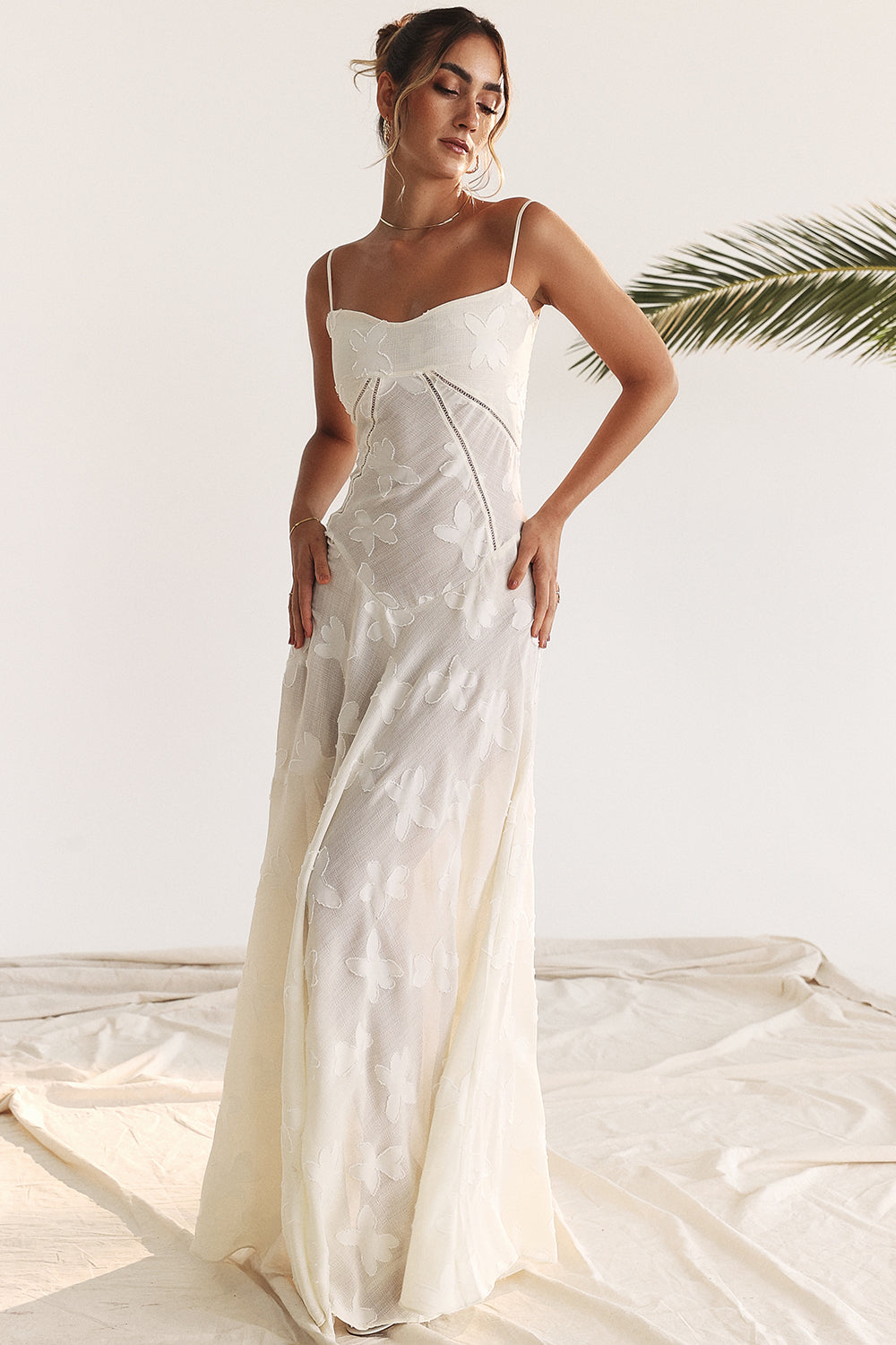 Ewa - Haftowana Maxi Sukienka w Stylu Boho