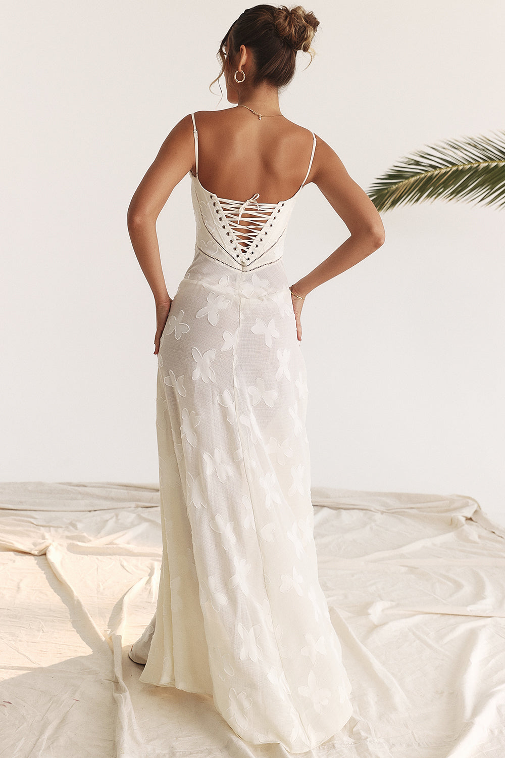 Ewa - Haftowana Maxi Sukienka w Stylu Boho