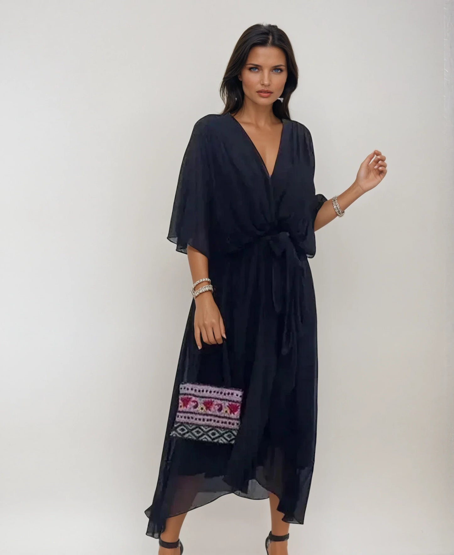 Joanna - axi Sukienka z Eleganckim Rozcięciem