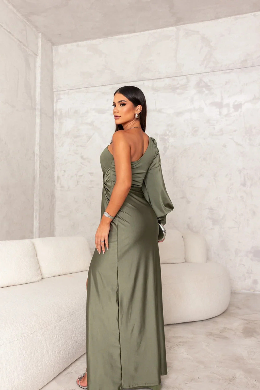 Disa – Sukienka maxi na jedno ramię z eleganckimi marszczeniami